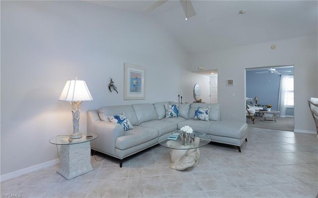 5825 Trailwinds DR 425, Fort Myers, FL 33907