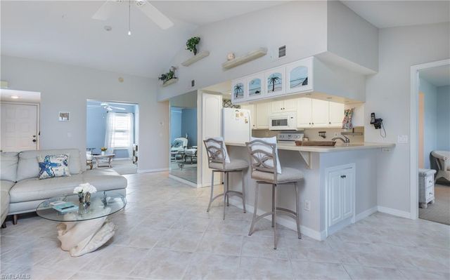 5825 Trailwinds DR 425, Fort Myers, FL 33907