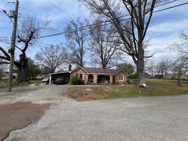 176 Buckner St, Parsons, TN 38363