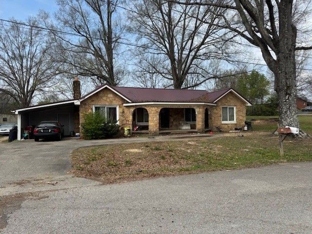 176 Buckner St, Parsons, TN 38363
