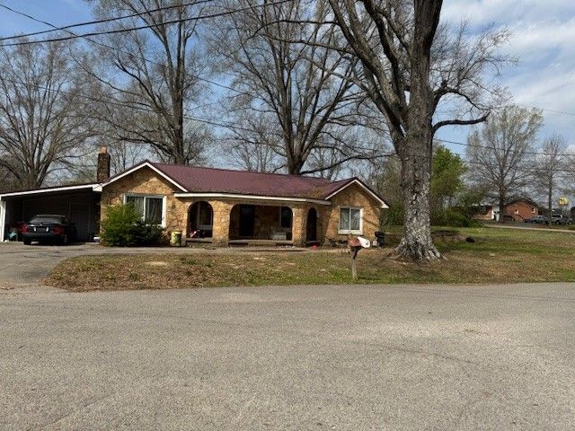 176 Buckner St, Parsons, TN 38363