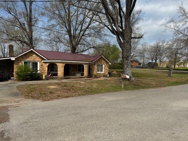 176 Buckner St, Parsons, TN 38363