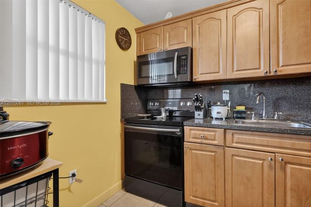 1755 W 60th St D301, Hialeah, FL 33012