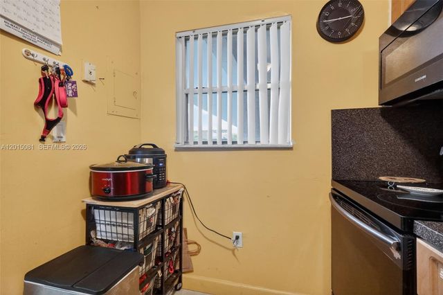 1755 W 60th St D301, Hialeah, FL 33012