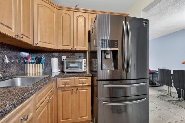 1755 W 60th St D301, Hialeah, FL 33012