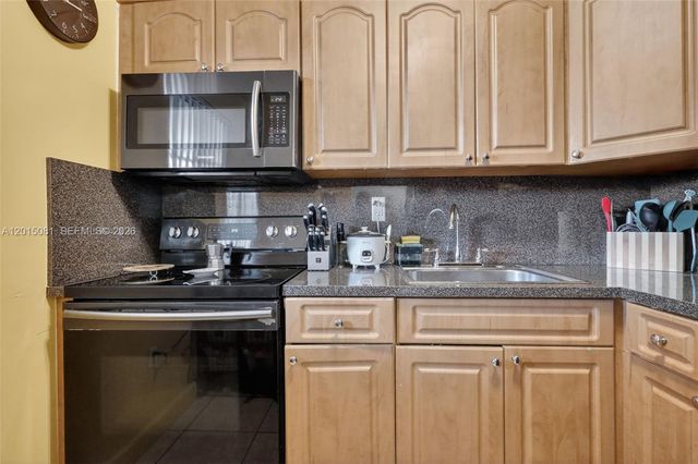 1755 W 60th St D301, Hialeah, FL 33012