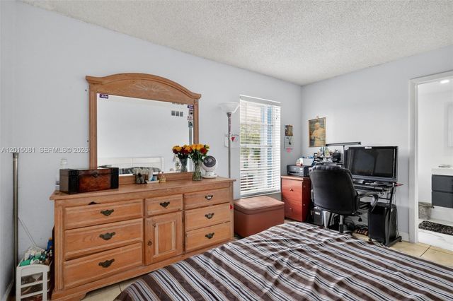 1755 W 60th St D301, Hialeah, FL 33012