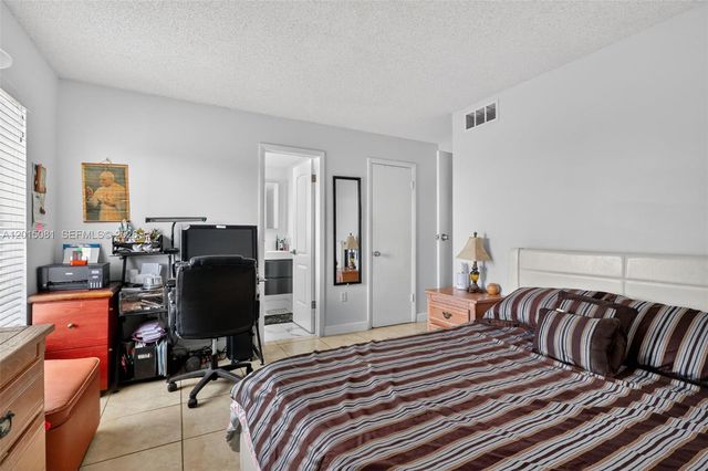 1755 W 60th St D301, Hialeah, FL 33012
