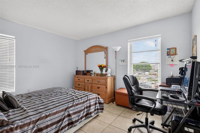 1755 W 60th St D301, Hialeah, FL 33012