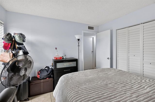 1755 W 60th St D301, Hialeah, FL 33012