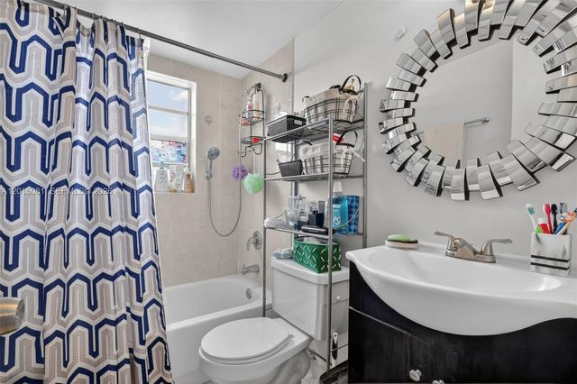 1755 W 60th St D301, Hialeah, FL 33012
