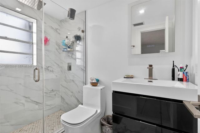 1755 W 60th St D301, Hialeah, FL 33012