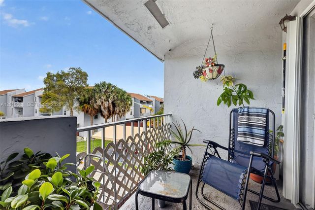 1755 W 60th St D301, Hialeah, FL 33012
