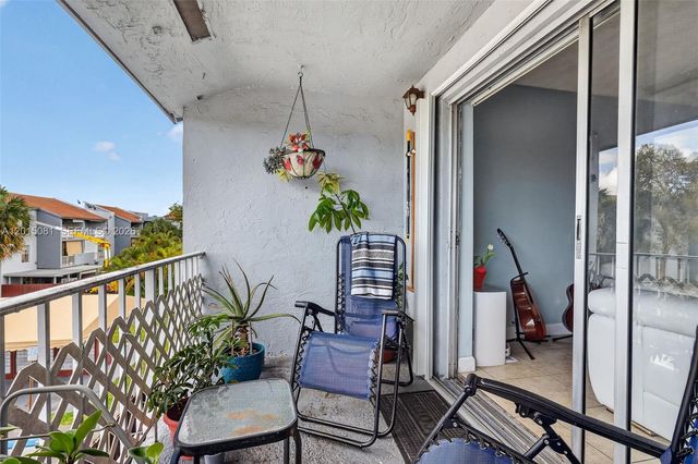 1755 W 60th St D301, Hialeah, FL 33012