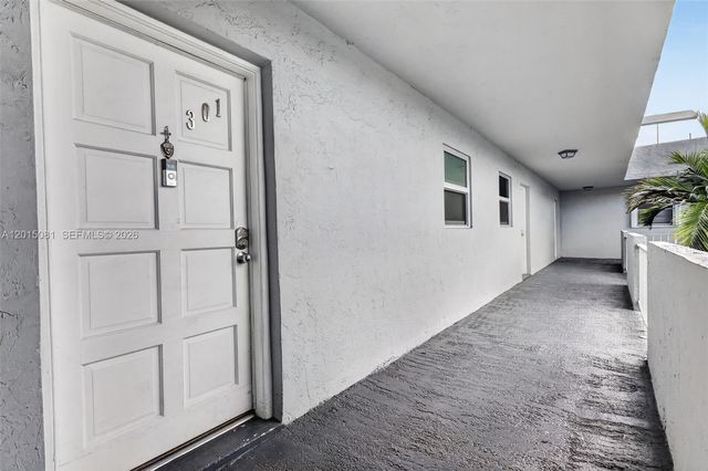 1755 W 60th St D301, Hialeah, FL 33012