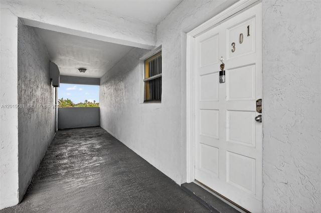 1755 W 60th St D301, Hialeah, FL 33012