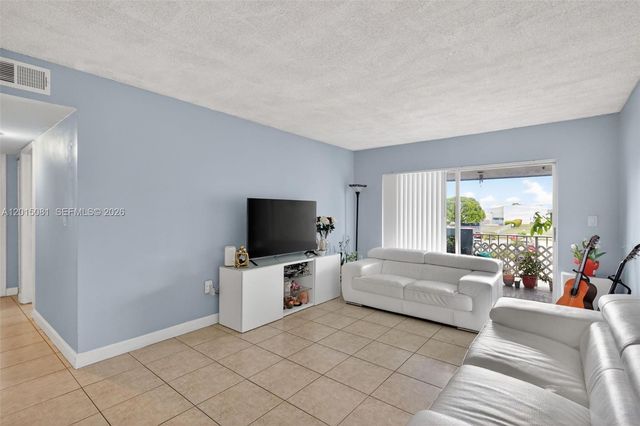 1755 W 60th St D301, Hialeah, FL 33012