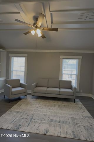 305 E Oak Street, Lake Waccamaw, NC 28450