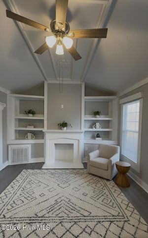 305 E Oak Street, Lake Waccamaw, NC 28450