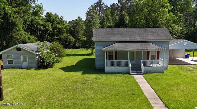 305 E Oak Street, Lake Waccamaw, NC 28450