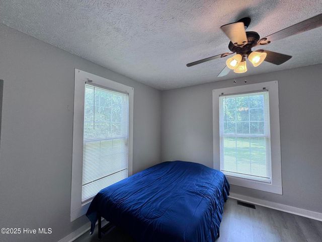 305 E Oak Street, Lake Waccamaw, NC 28450