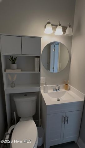 305 E Oak Street, Lake Waccamaw, NC 28450