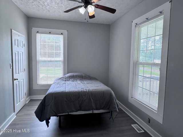 305 E Oak Street, Lake Waccamaw, NC 28450