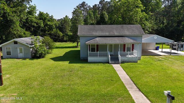305 E Oak Street, Lake Waccamaw, NC 28450