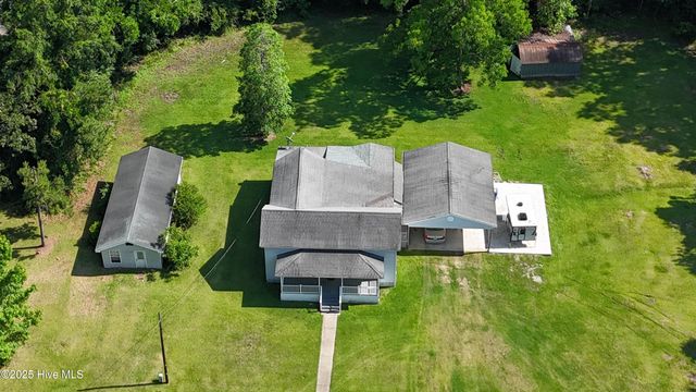 305 E Oak Street, Lake Waccamaw, NC 28450