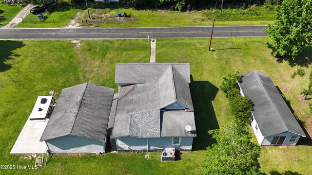 305 E Oak Street, Lake Waccamaw, NC 28450