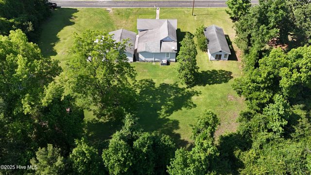305 E Oak Street, Lake Waccamaw, NC 28450
