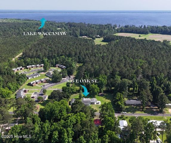 305 E Oak Street, Lake Waccamaw, NC 28450