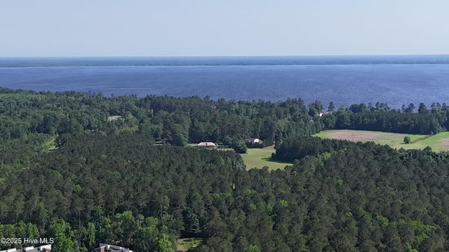 305 E Oak Street, Lake Waccamaw, NC 28450