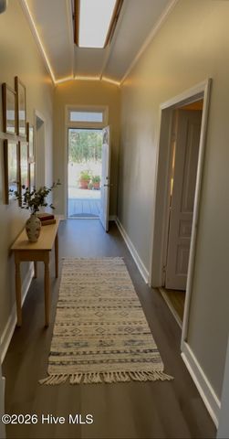 305 E Oak Street, Lake Waccamaw, NC 28450