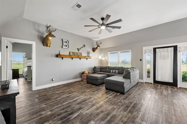 3350 County Road 303, Jarrell, TX 76537