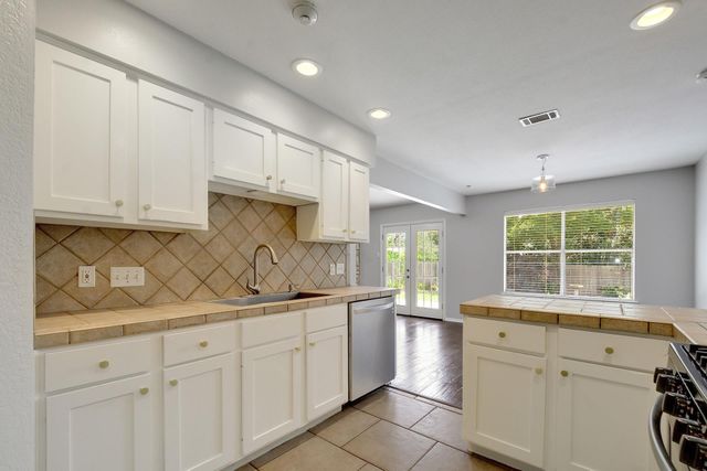 6307 Smith Oak TRL, Austin, TX 78749