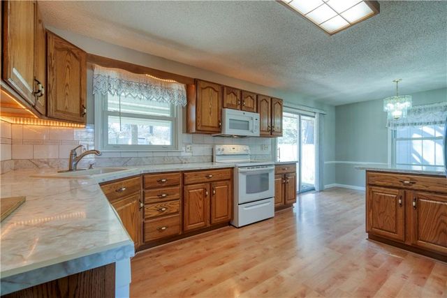 8409 E 85th Street, Raytown, MO 64138