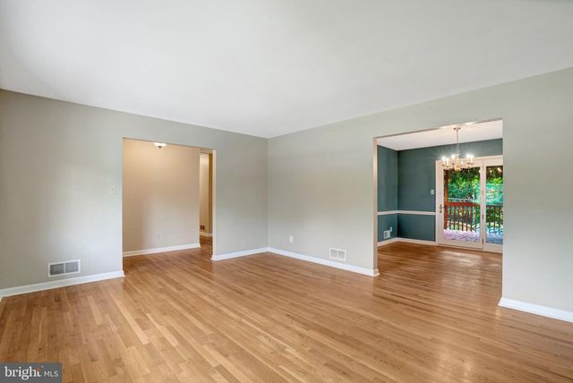821 N LATHAM ST, Alexandria, VA 22304