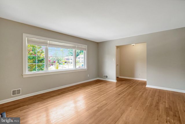 821 N LATHAM ST, Alexandria, VA 22304
