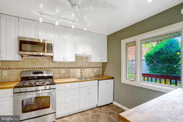 821 N LATHAM ST, Alexandria, VA 22304