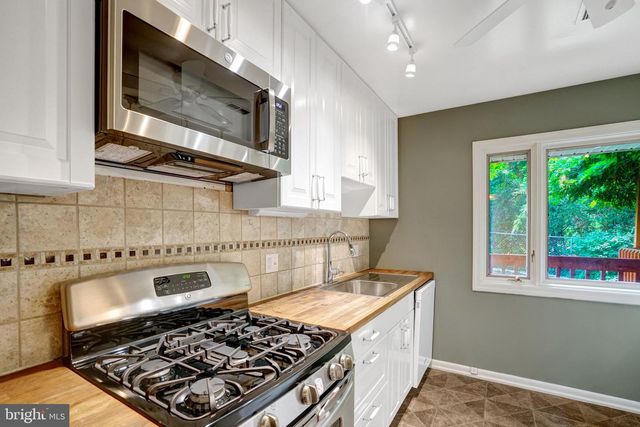 821 N LATHAM ST, Alexandria, VA 22304