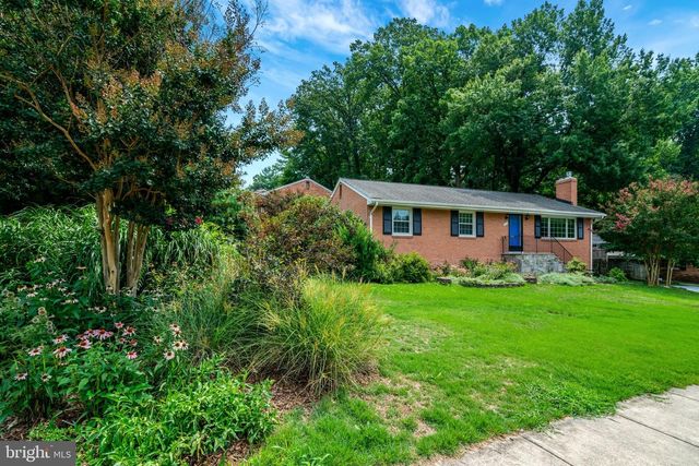 821 N LATHAM ST, Alexandria, VA 22304