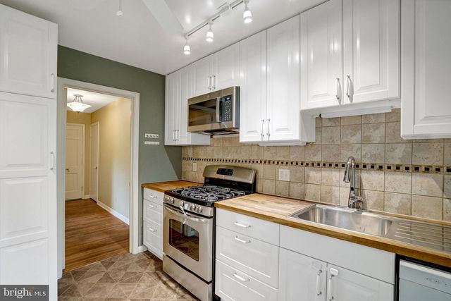 821 N LATHAM ST, Alexandria, VA 22304