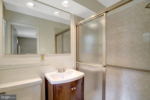 821 N LATHAM ST, Alexandria, VA 22304