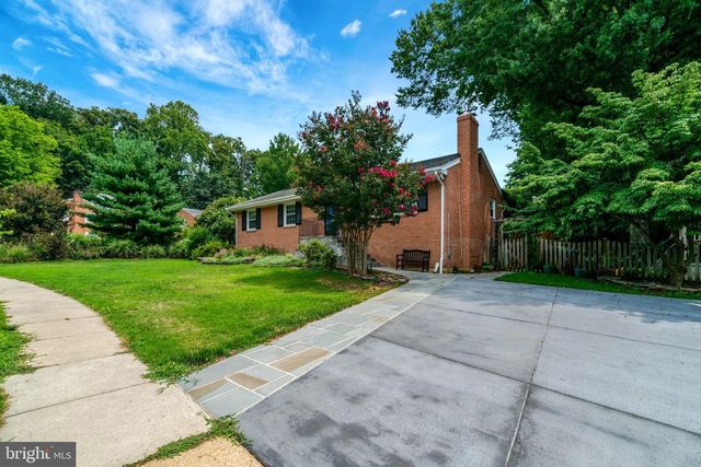 821 N LATHAM ST, Alexandria, VA 22304