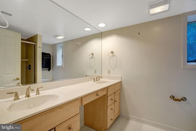 821 N LATHAM ST, Alexandria, VA 22304
