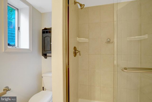 821 N LATHAM ST, Alexandria, VA 22304