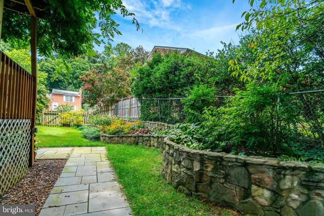 821 N LATHAM ST, Alexandria, VA 22304