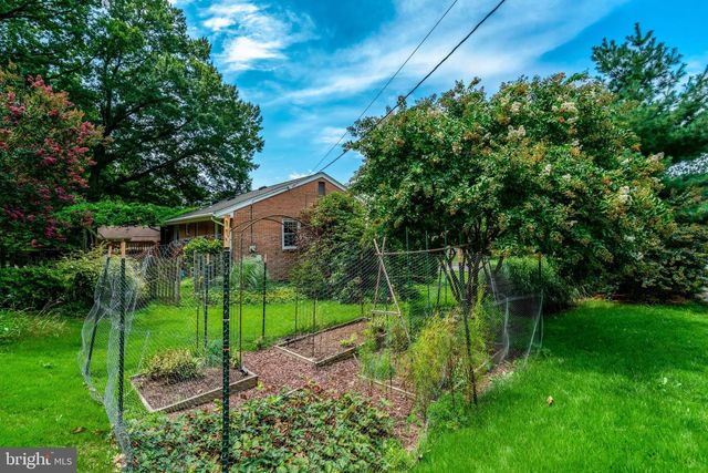 821 N LATHAM ST, Alexandria, VA 22304