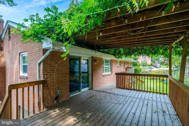 821 N LATHAM ST, Alexandria, VA 22304